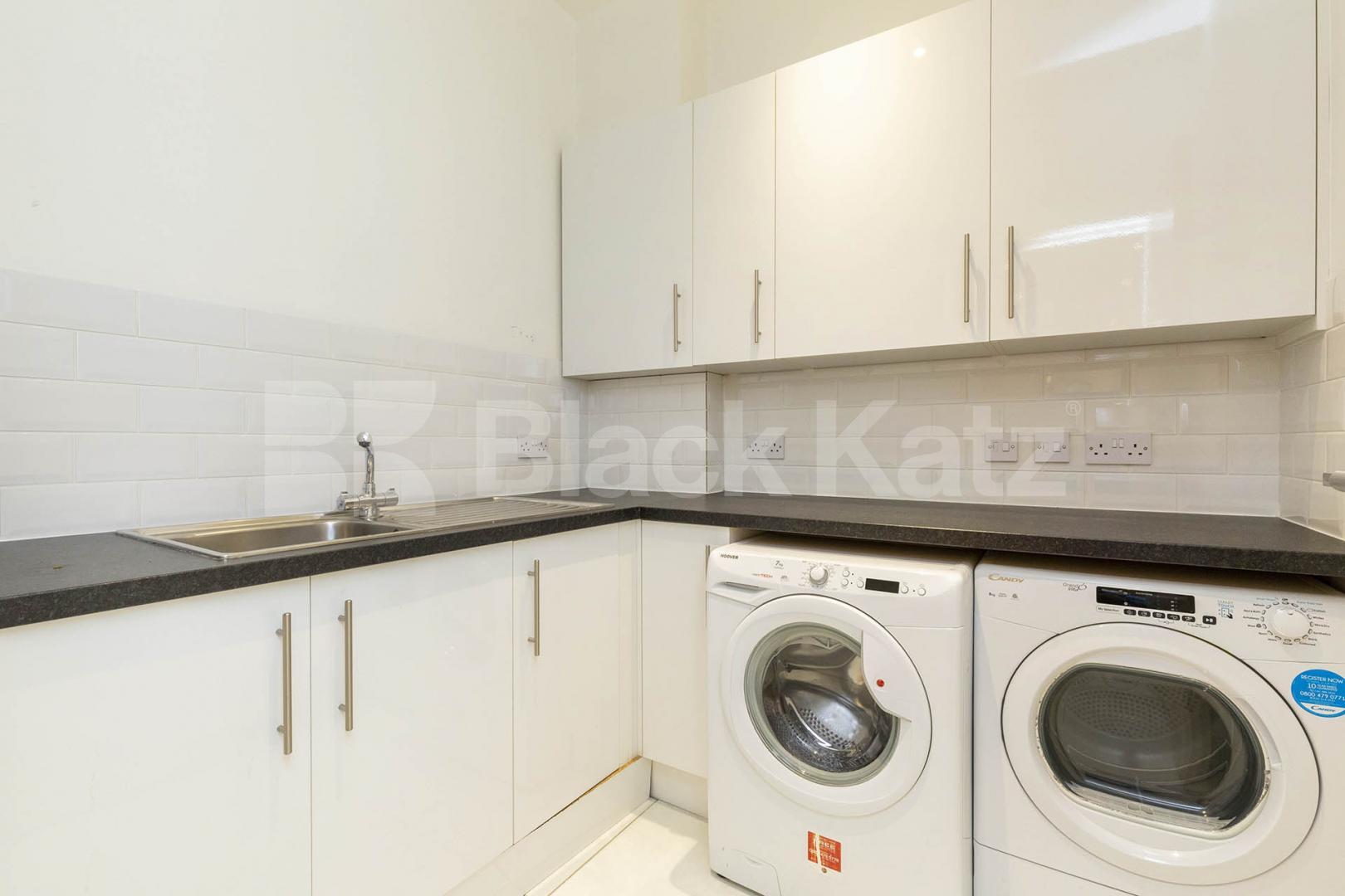 2 bedroom 2 bathroom maisonette in a central location Spelman Street , Brike Lane